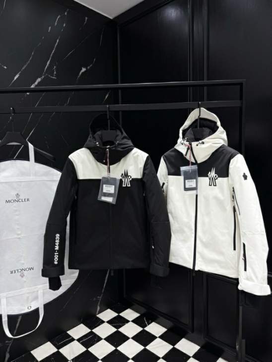 Picture of Moncler Down Jackets _SKUMonclersz1-426yr23537219